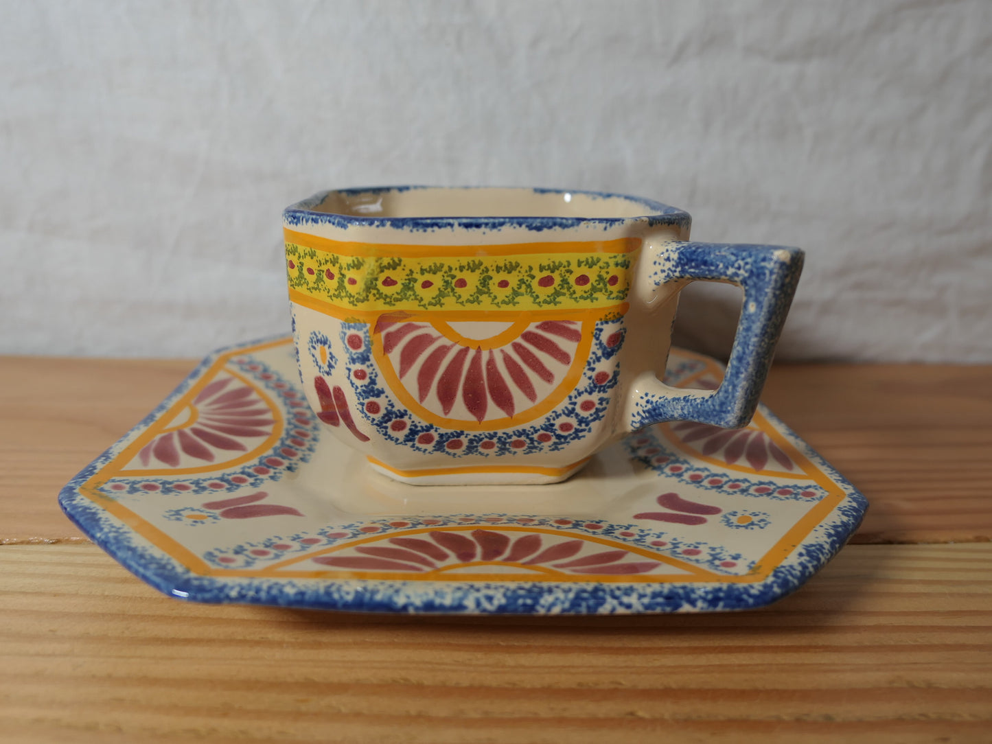 Ancienne Tasse À Déjeuner En Faïence - Sainte-Honorine-Sur-Mer