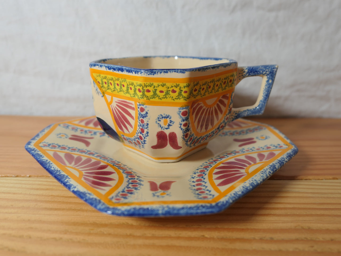 Ancienne Tasse À Déjeuner En Faïence - Sainte-Honorine-Sur-Mer