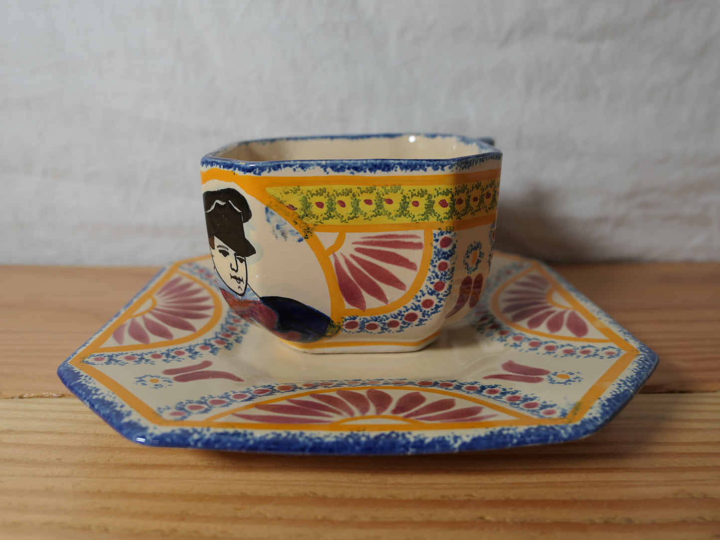 Ancienne Tasse À Déjeuner En Faïence - Sainte-Honorine-Sur-Mer