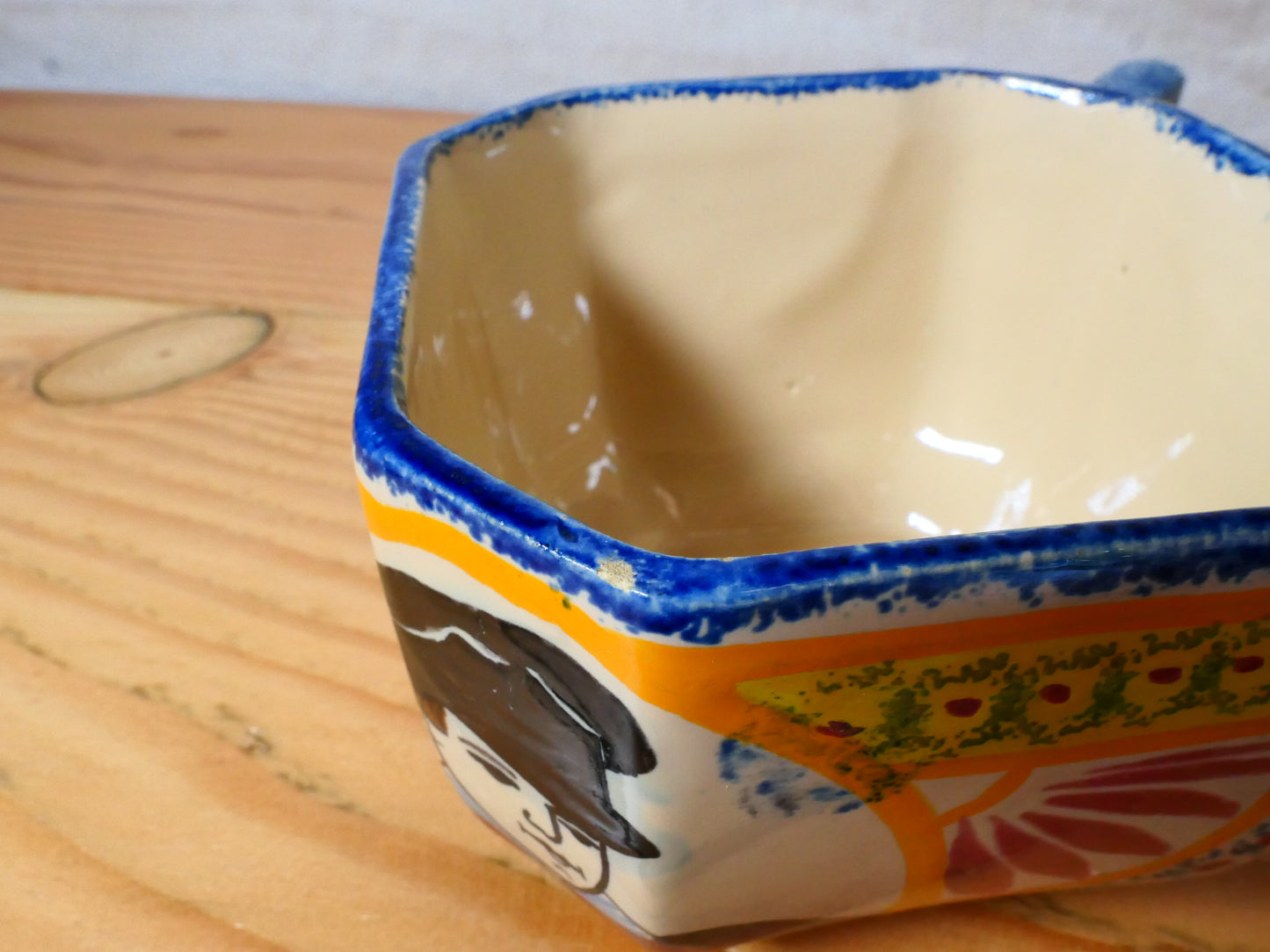 Ancienne Tasse À Déjeuner En Faïence - Sainte-Honorine-Sur-Mer