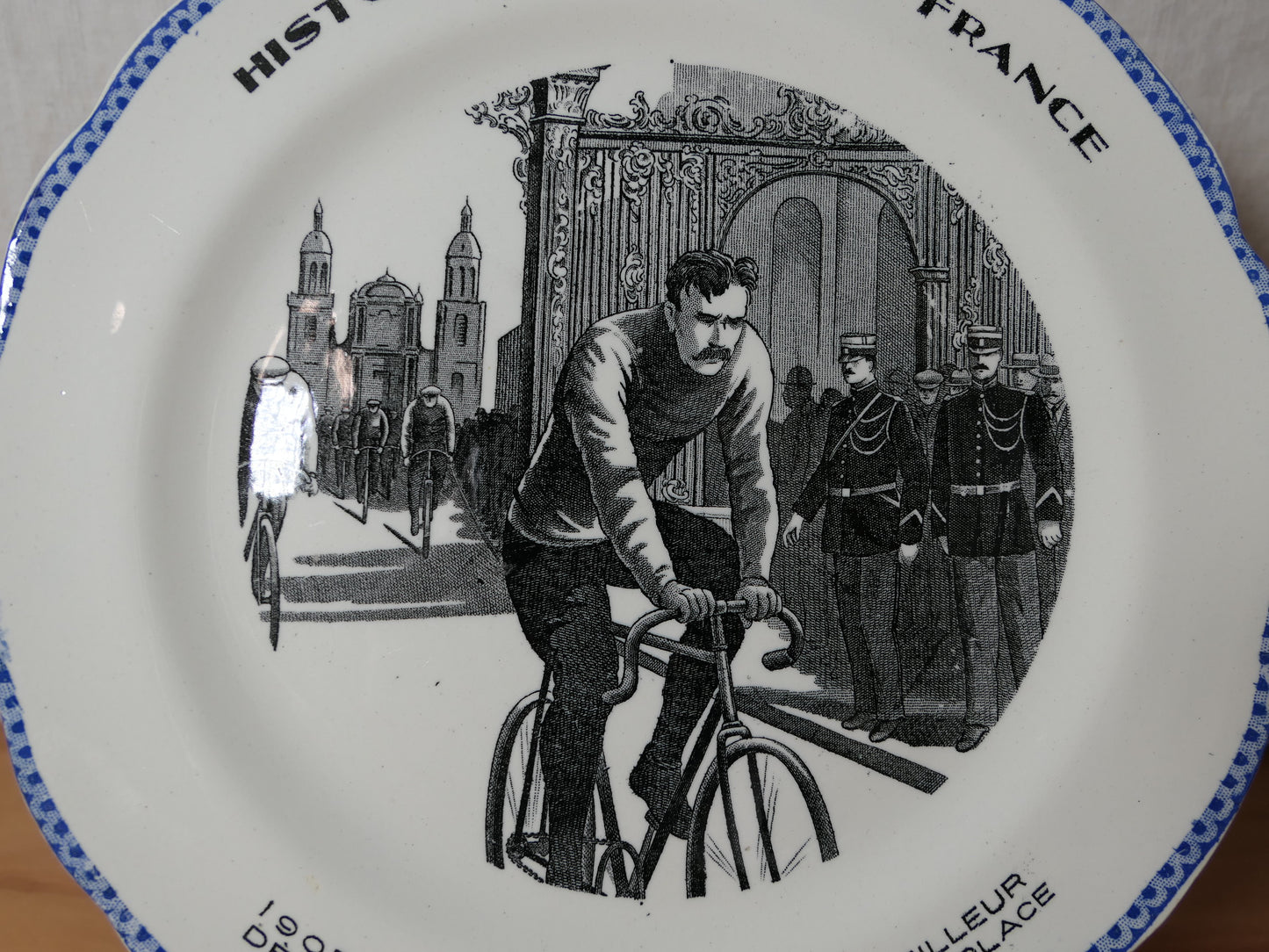 Assiette En Faïence Hippolyte Boulenger HB & Cie Choisy - Histoire Du Tour De France N°2