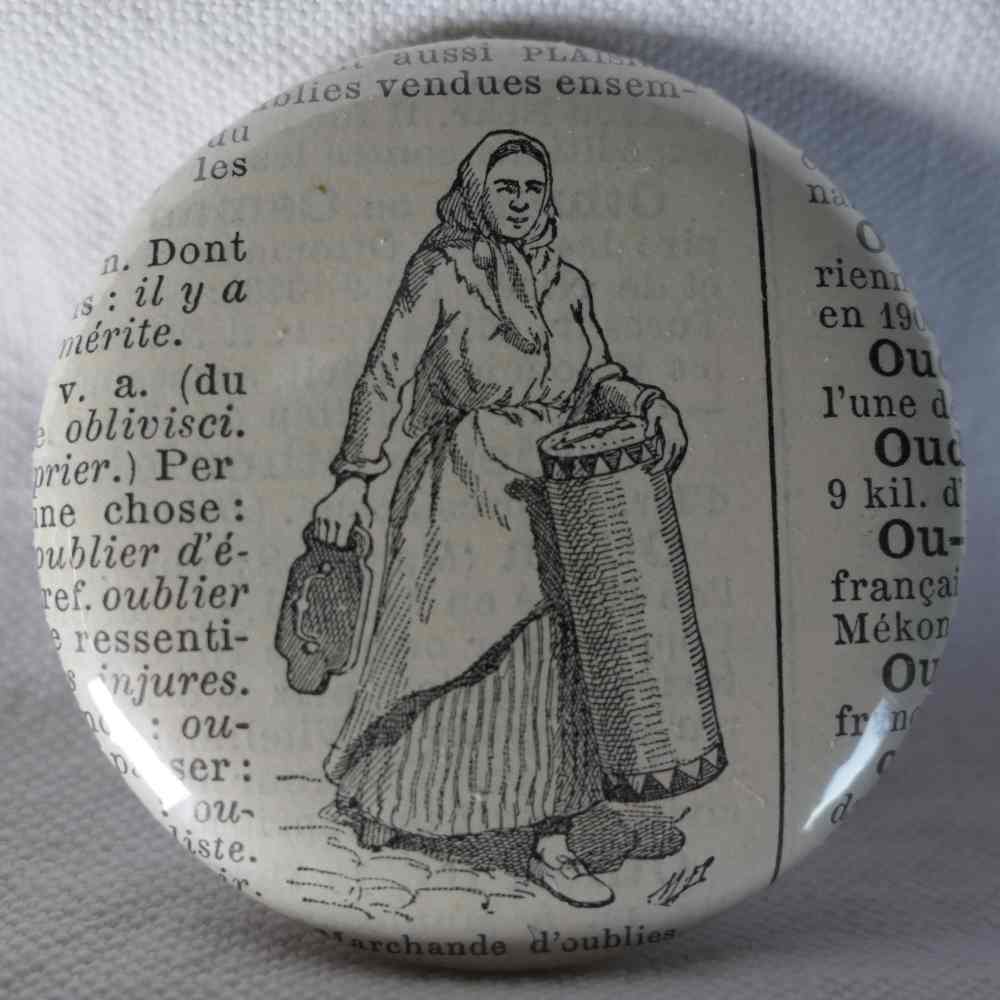 Marchande D'Oublies - Badge Encyclopédique Original - Ancienne Gravure