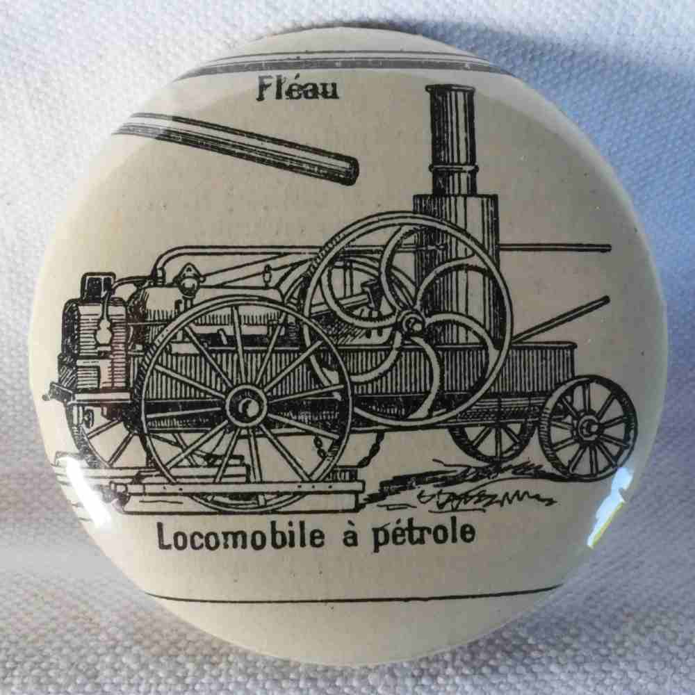 Locomobile À Pétrole - Badge Encyclopédique Original - Ancienne Gravure