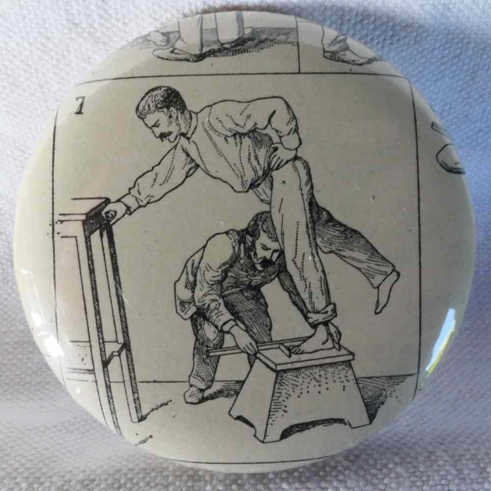 Anthropométrie - Mensuration Du Pied Gauche - Badge Encyclopédique Original - Ancienne Gravure