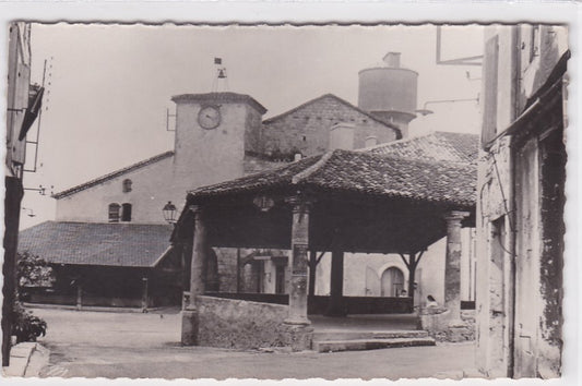 Carte Postale Semi-Moderne CPSM 47 Laroque-Timbault - L'Horloge Et La Halle