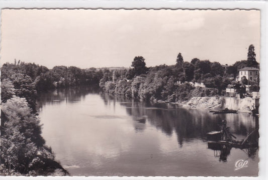Carte Postale Semi-Moderne CPSM 47 Villeneuve-Sur-Lot - Les Bords Du Lot