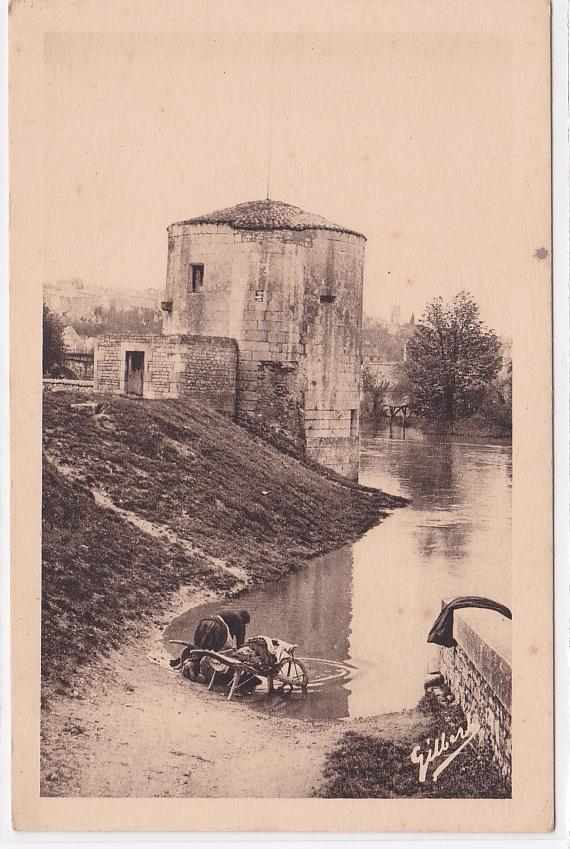 Old Postcard CPA 86 Poitiers - The Ruins of the Old Castle