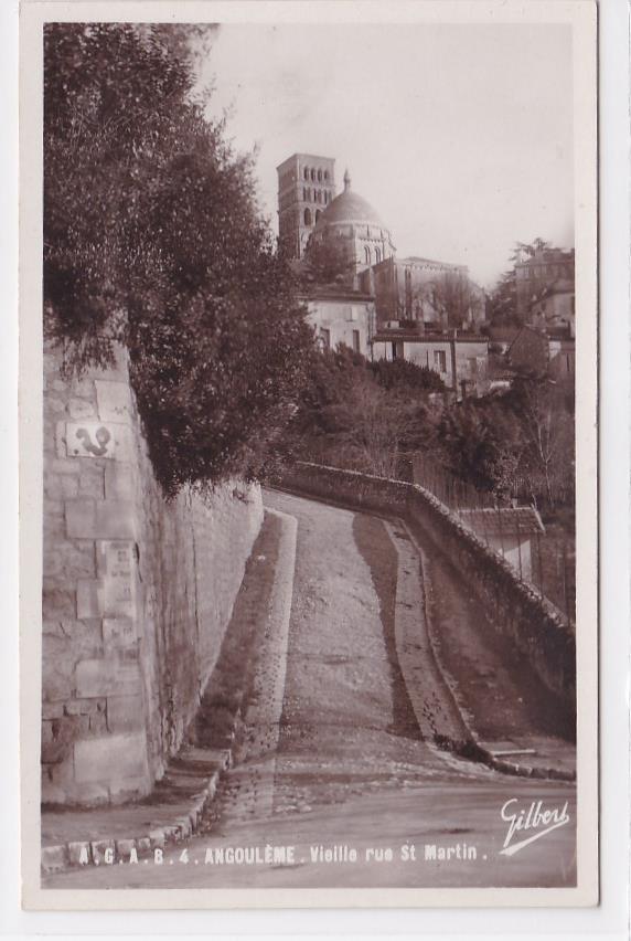 Carte Postale Ancienne CPA 16 Angoulême - Vieille Rue St Martin