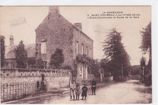 Carte Postale Ancienne CPA 61 Saint-Fraimbault-Sur-Pisse - L'École Communale