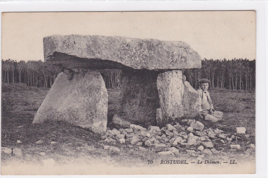 Old Postcard CPA 29 Rostudel - The Dolmen