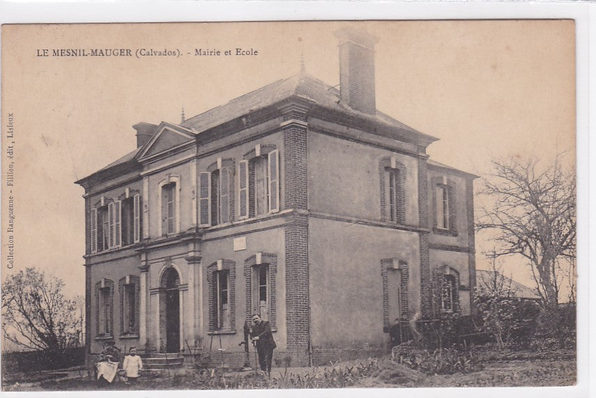 Old Postcard CPA Calvados 14 Le Mesnil-Mauger - Town Hall and School