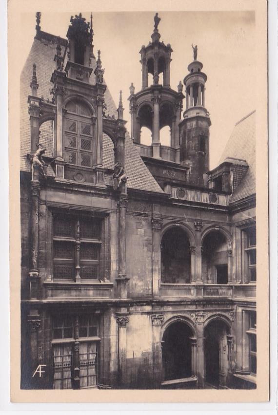 Carte Postale Ancienne CPA Calvados 14 Caen - Cour De L'Hôtel D'Escoville (XVIe)