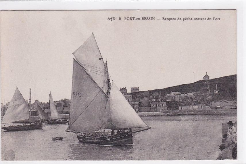 Carte Postale Ancienne CPA 14 Port-En-Bessin - Barques De Pêche Sortant Du Port
