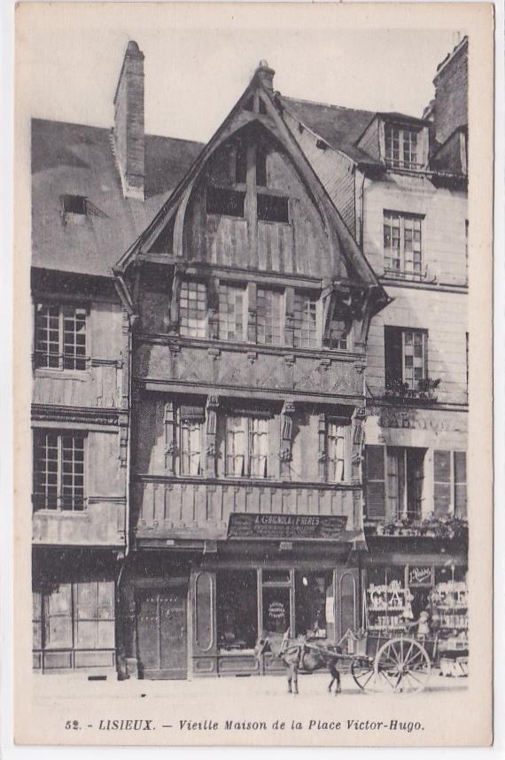 Carte Postale Ancienne CPA 14 Lisieux - Vieille Maison De La Place Victor Hugo