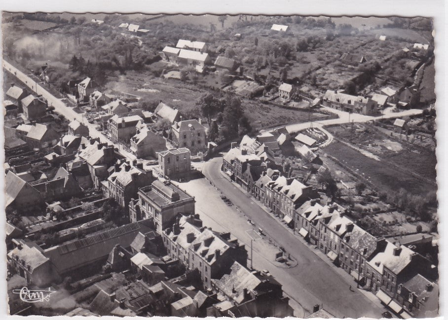 Carte Postale CPSM Calvados 14 Vassy - Vue Aérienne - Quartier De La Mairie