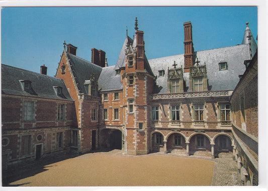 Carte Postale CPM 28 Château De Maintenon - Cour Intérieure