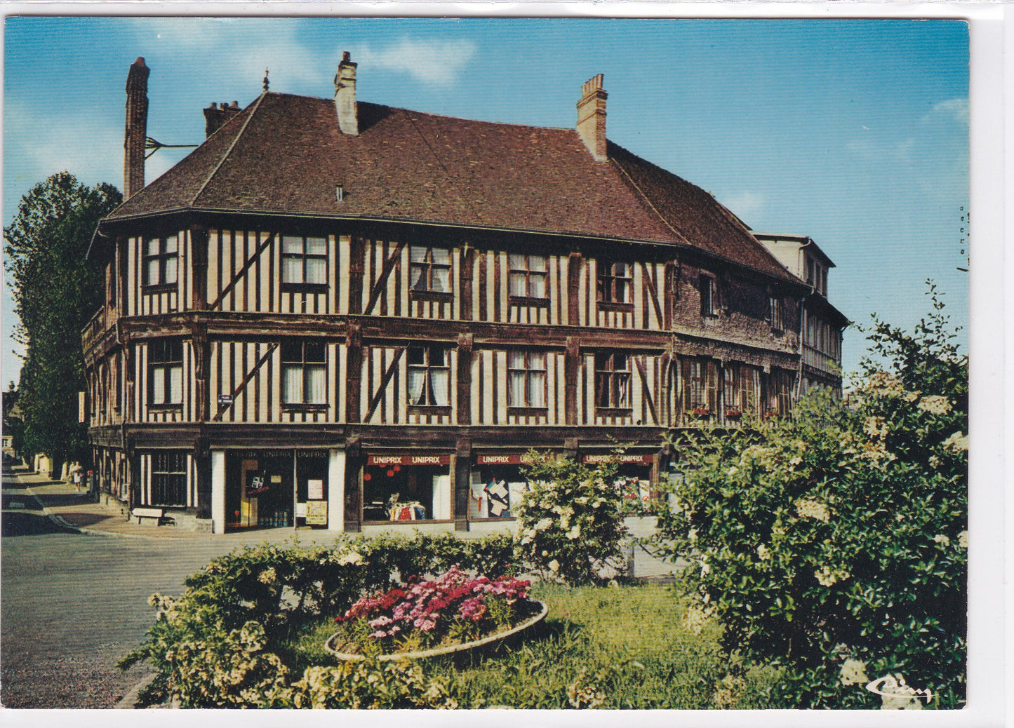 Carte Postale CPM 27 Verneuil-Sur-Avre - Place Verdun