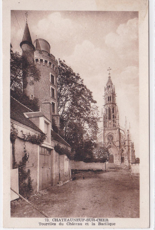 Carte Postale CPSM 18 Chateauneuf-Sur-Cher Tourelles Du Château Et La Basilique