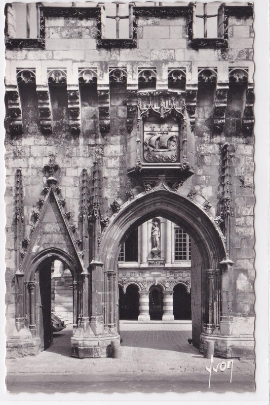 Carte Postale CPSM La Rochelle - Porte De L'Hôtel De Ville