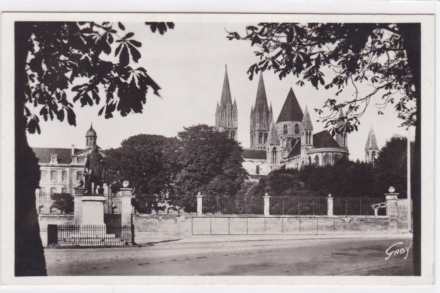 Carte Postale CPA 14 Caen - Église St-Étienne