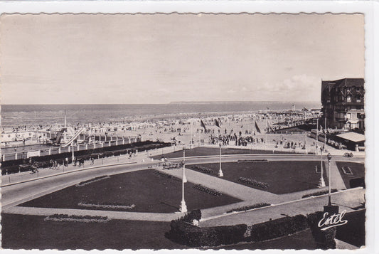 Carte Postale CPSM 14 Trouville - Les Jardins Du Casino La Plage Et La Piscine