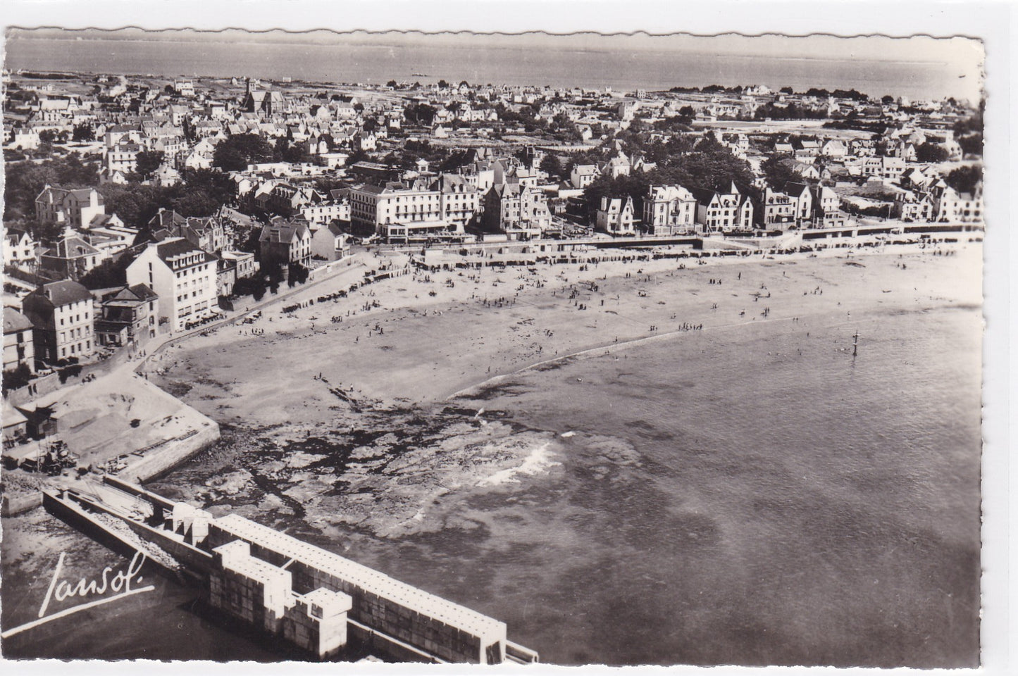 Carte Postale CPSM 56 Quiberon - Vue Générale Et La Plage