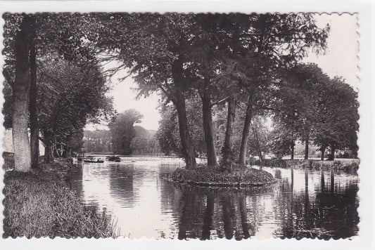 Carte Postale CPSM 28 Château D'Anet Vue Sur Le Parc L'Île Des Cygnes Cascade