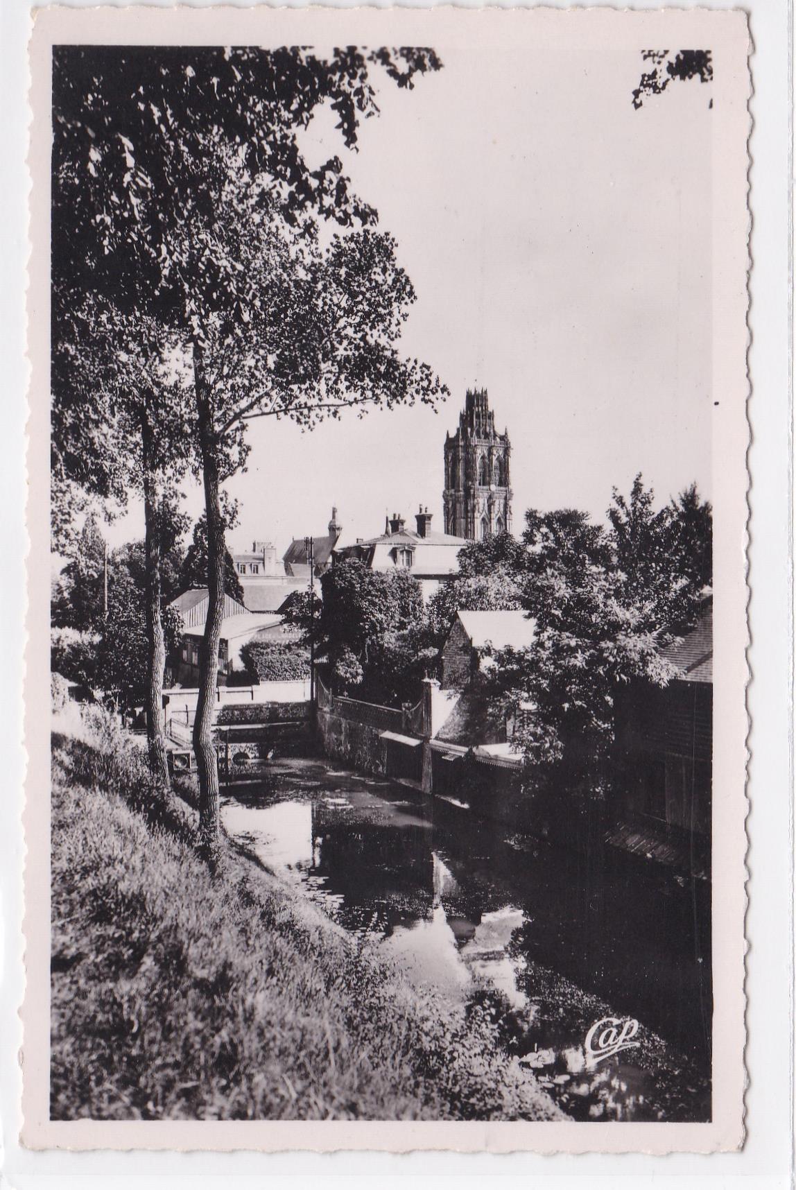 Carte Postale CPSM Verneuil-Sur-Avre L'Église De La Madeleine Vue Des Remparts