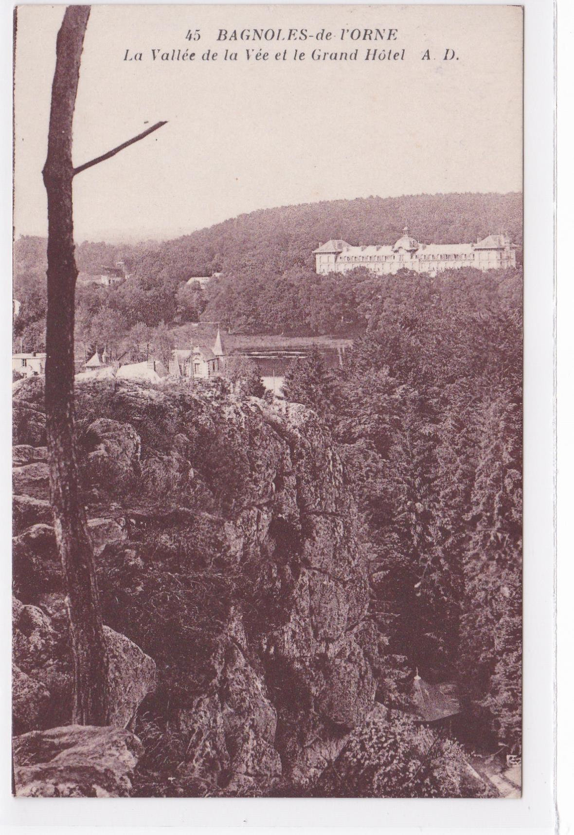 Carte Postale CPA 61 Bagnoles-De-L'Orne - La Vallée De La Vée Et Le Grand Hôtel
