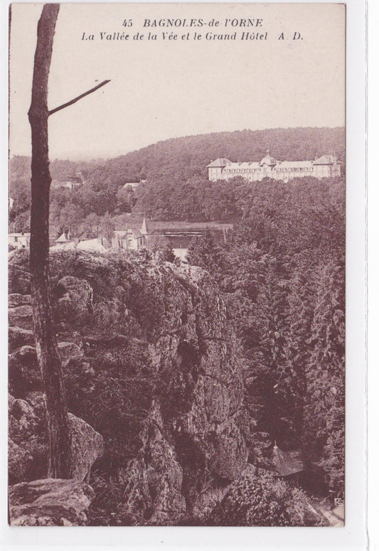 Carte Postale CPA 61 Bagnoles-De-L'Orne - La Vallée De La Vée Et Le Grand Hôtel