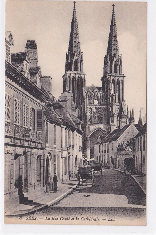 Carte Postale CPA 61 Sées - La Rue Couté Et La Cathédrale