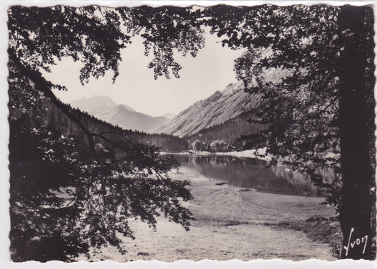 Carte Postale Semi-Moderne CPSM Environs De Morzine - Le Lac De Montriond
