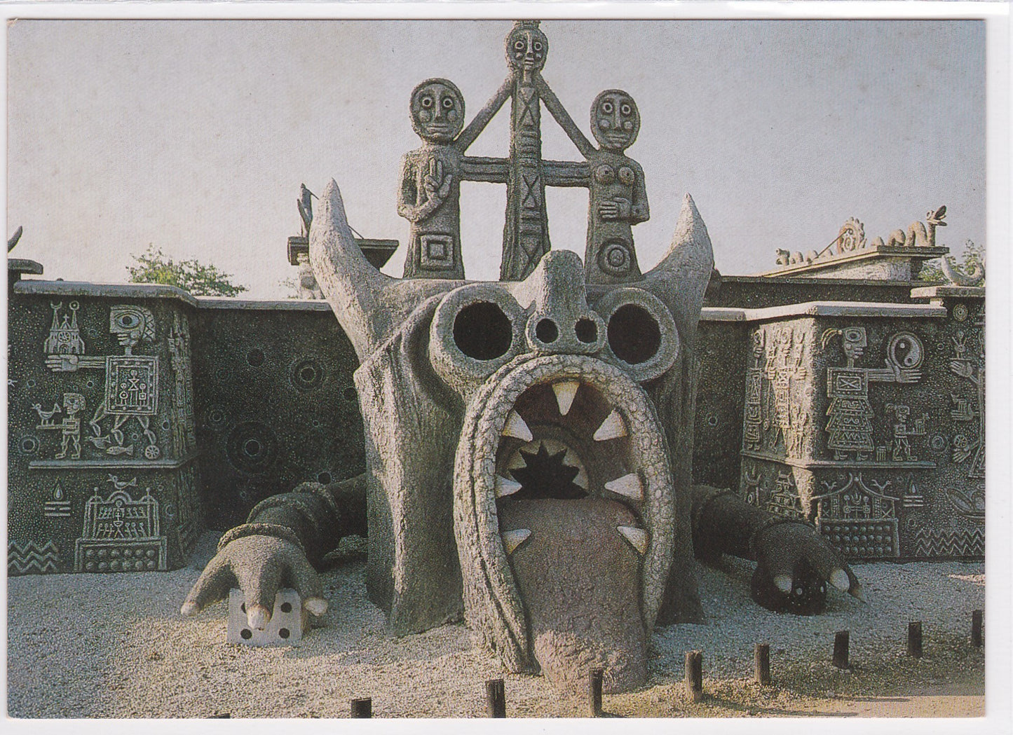 Carte Postale CPM 53 La Frénouse Musée Robert Tatin Cossé-Le-Vivien - Le Dragon