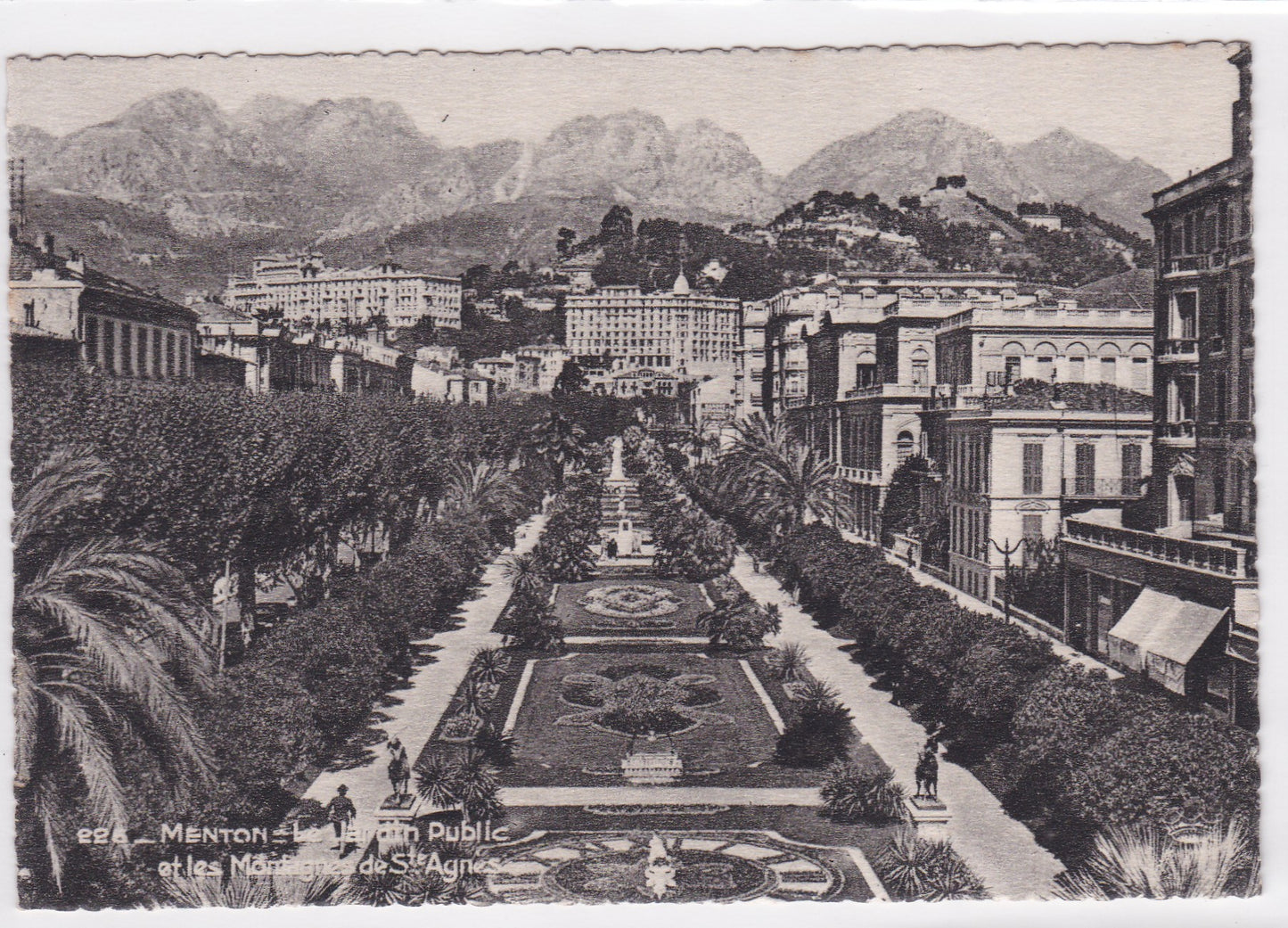 Carte Postale CPSM 06 Menton - Le Jardin Public Et Les Montagnes De Ste-Agnès