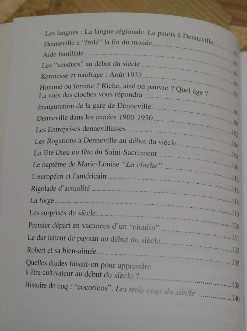 Le Vieux Denneville D'Autrefois Un Siècle D'Histoire 1900-2000 - Albert Abraham