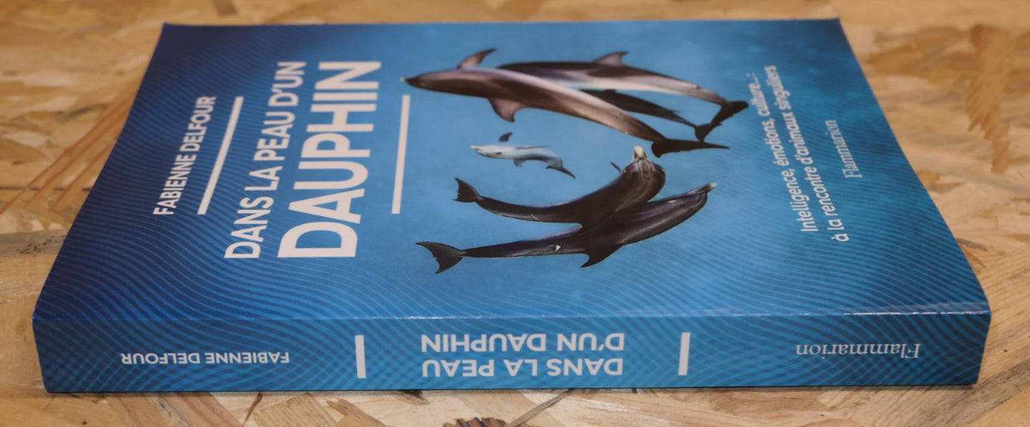 Dans La Peau D'Un Dauphin - Fabienne Delfour - Flammarion 2023