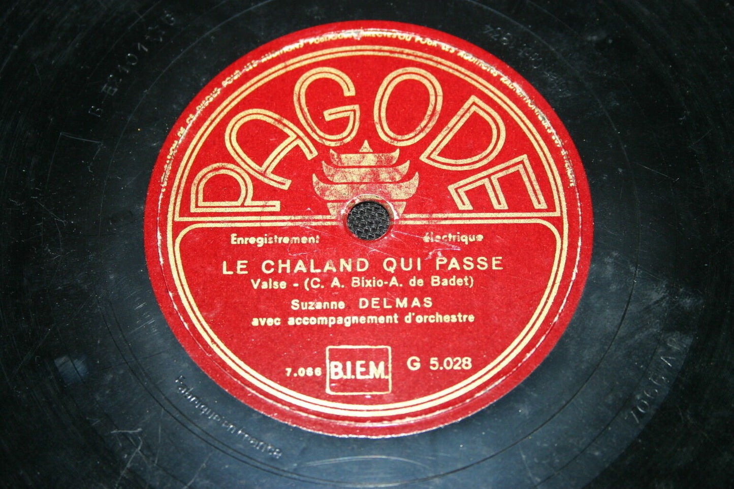 SUZANNE DELMAS   78T   LE CHALAND QUI PASSE / J'AIME TES GRANDS YEUX   PAGODE