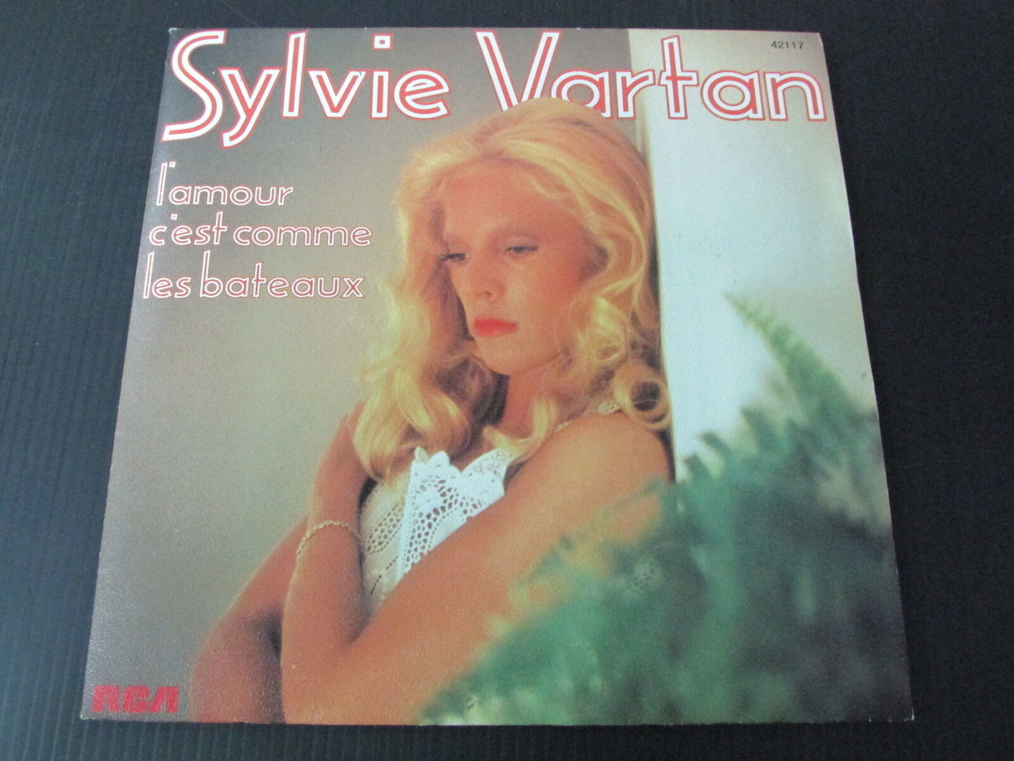 SYLVIE VARTAN   L'AMOUR C'EST COMME LES BATEAUX   SP 45T 7"