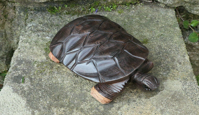 TORTUE EN BOIS SCULPTE 17 CM