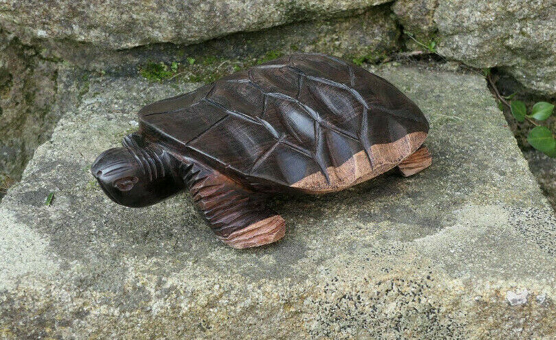 TORTUE EN BOIS SCULPTE 17 CM