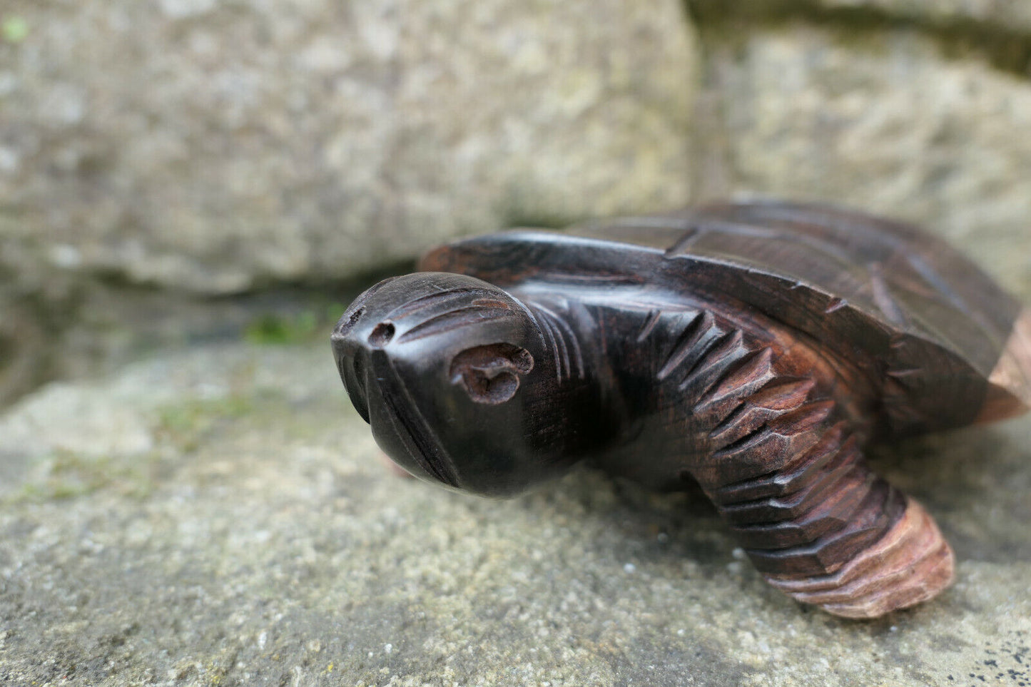 TORTUE EN BOIS SCULPTE 17 CM