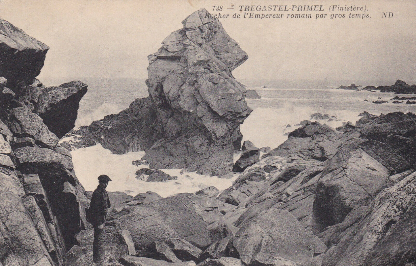 CPA 29 FINISTERE TREGASTEL-PRIMEL ROCHER DE L'EMPEREUR ROMAIN PAR GROS TEMPS