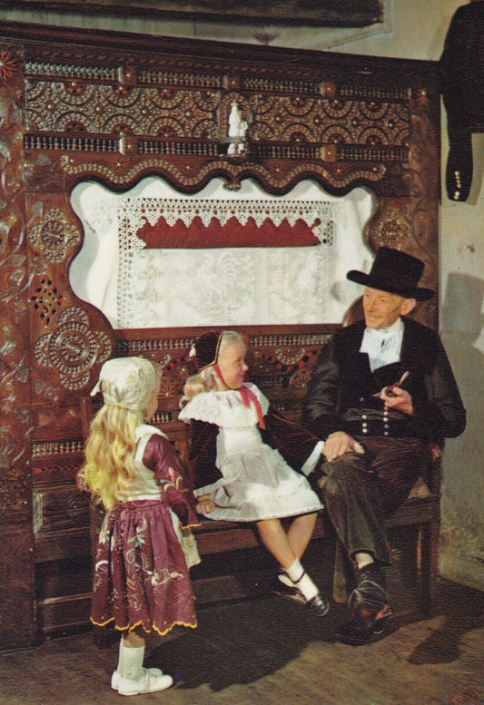 CPSM POSTCARD / / LE FAOUET-LANGONNET (MORBIHAN) / LISTENING TO TAD KOZ 