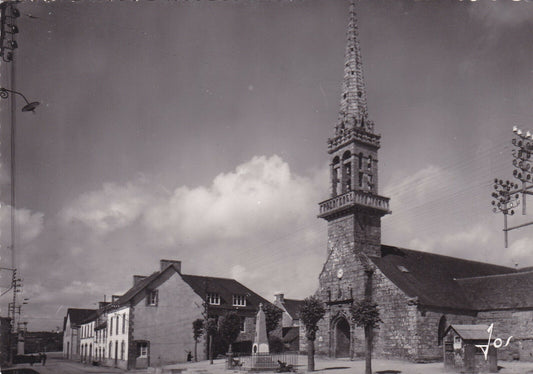 POSTCARD CPSM / FINISTERE / CAST / THE GOTHIC CHURCH AND THE SQUARE 