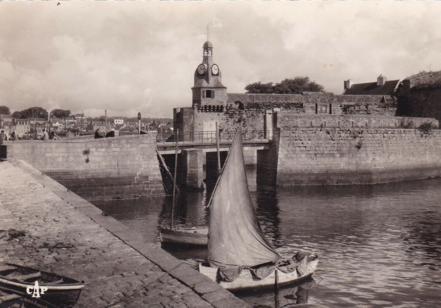 ANCIENNE CARTE POSTALE CPSM 29 CONCARNEAU / LE PORT
