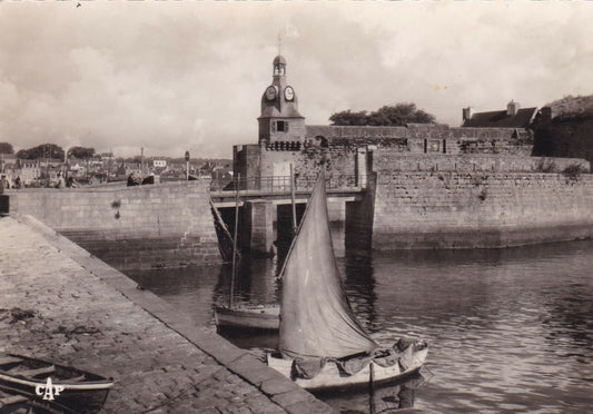 ANCIENNE CARTE POSTALE CPSM 29 CONCARNEAU / LE PORT
