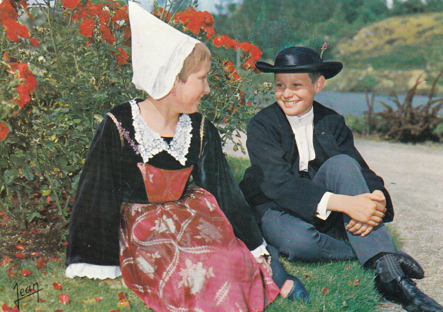 ANCIENNE CARTE POSTALE CPSM 29 COIFFE ET COSTUMES DU GROUPE DE SCRIGNAC-BOLAZEC