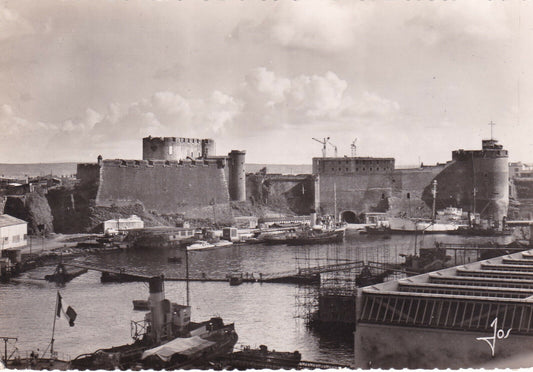 ANCIENNE CARTE POSTALE CPSM 29 BREST / LE CHATEAU FACE SUD-OUEST DES REMPARTS...
