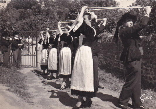 ANCIENNE CARTE POSTALE CPSM 29 CHATEAULIN / LA DANSE DES BAGUETTES