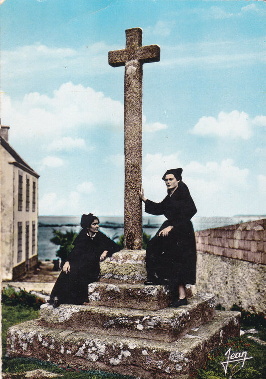 ANCIENNE CARTE POSTALE CPSM 29 BRETAGNE CALVAIRE DE L'ILE DE SEIN